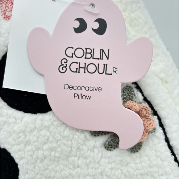 Goblin & Ghoul Adorable Sherpa Ghost with Flowers and Bow Summerween Pillow